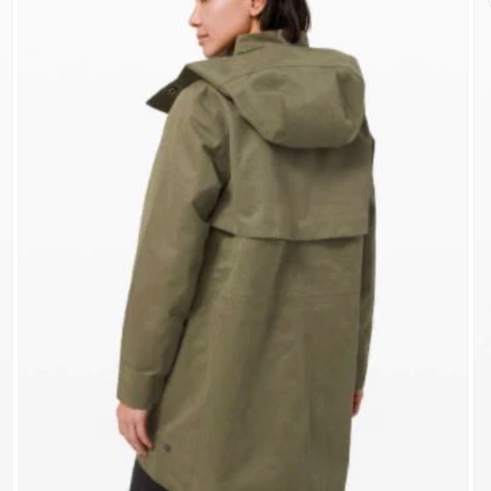 Lululemon Rain Shaker Trench coat in fatigue green size 6
